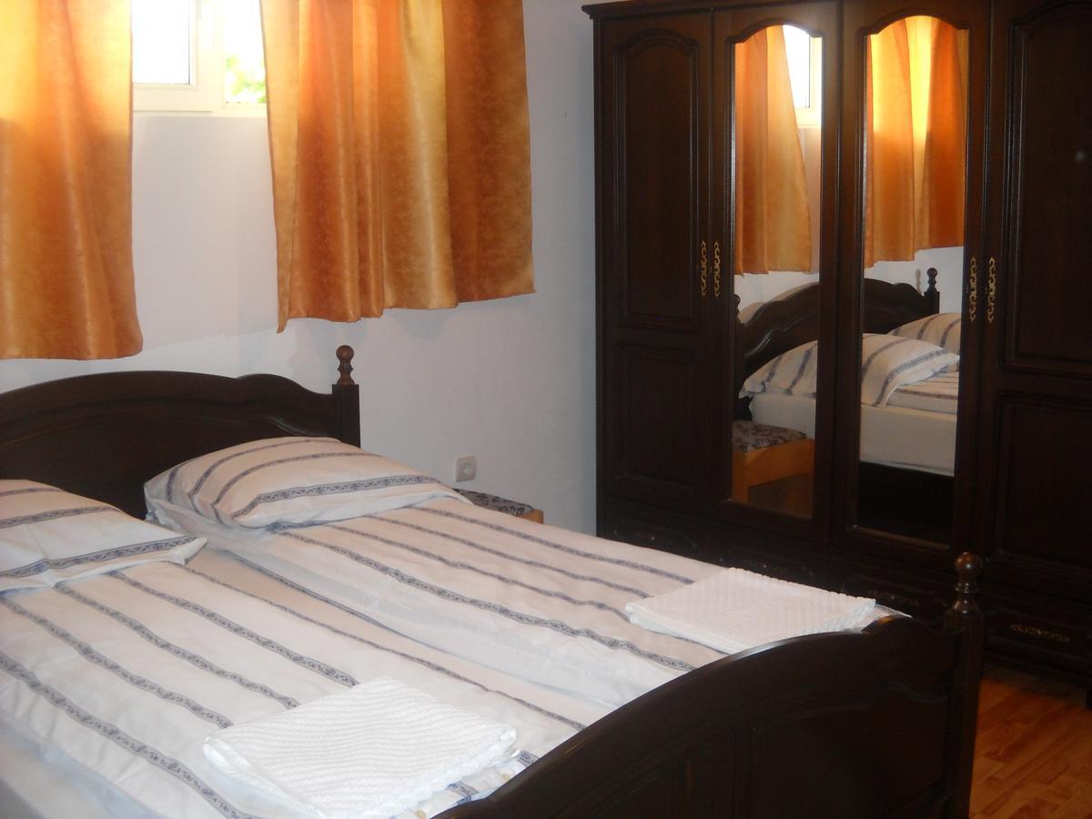 Hotel Casa Miki à Haţeg Extérieur photo